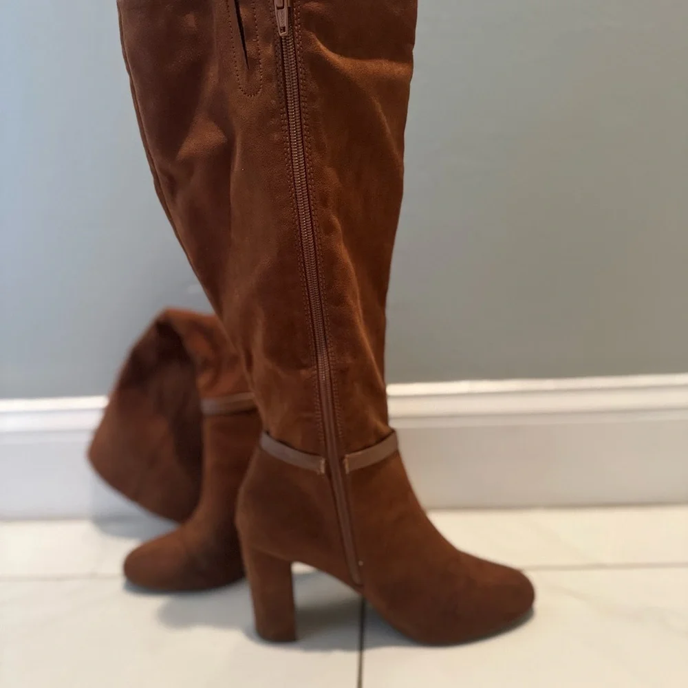 Brown Suede Women's Boots - Picture 4 of 5